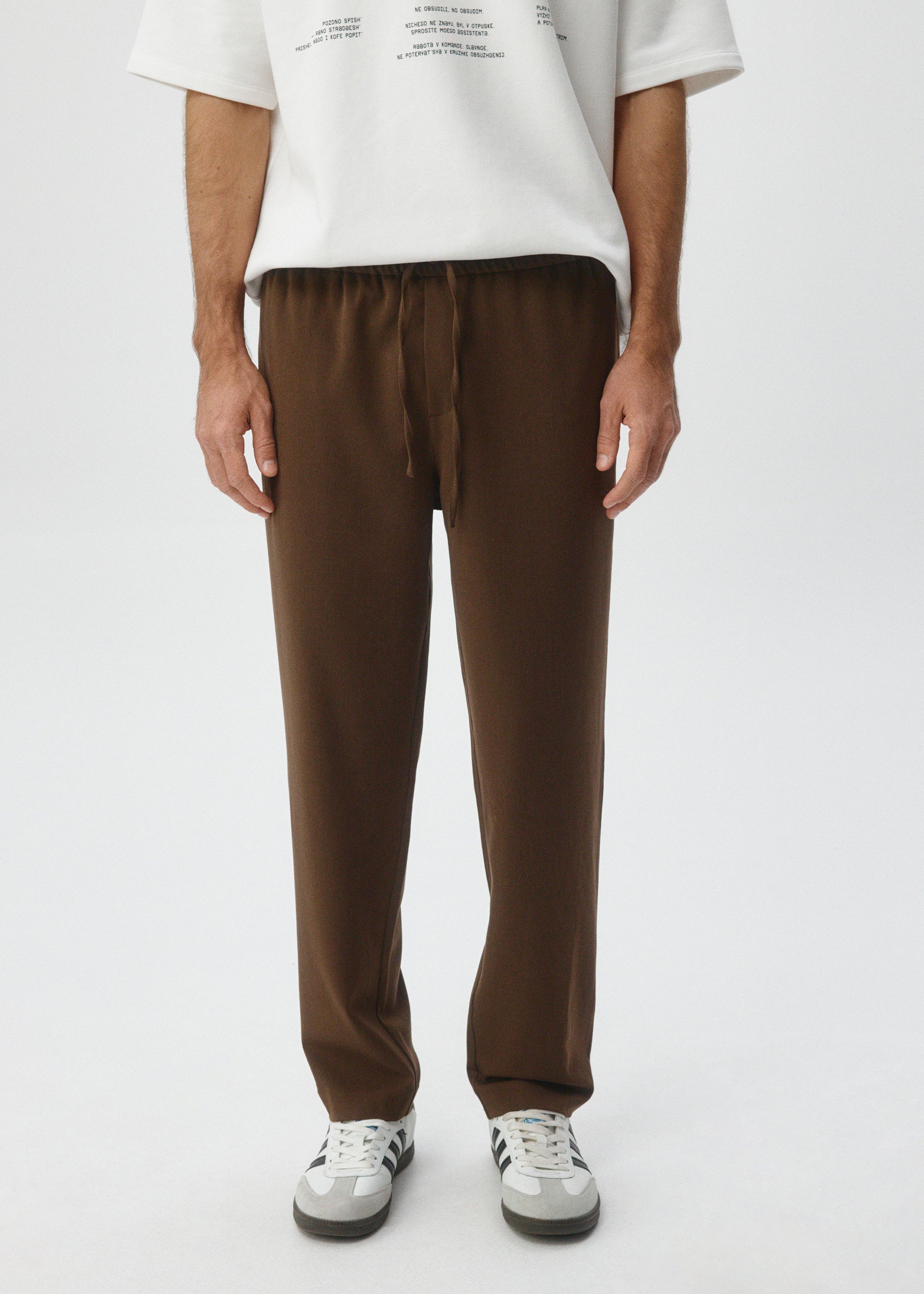 SLIM FIT PANTS WITH ELASTIC WAIST AND MID RISE BROWN