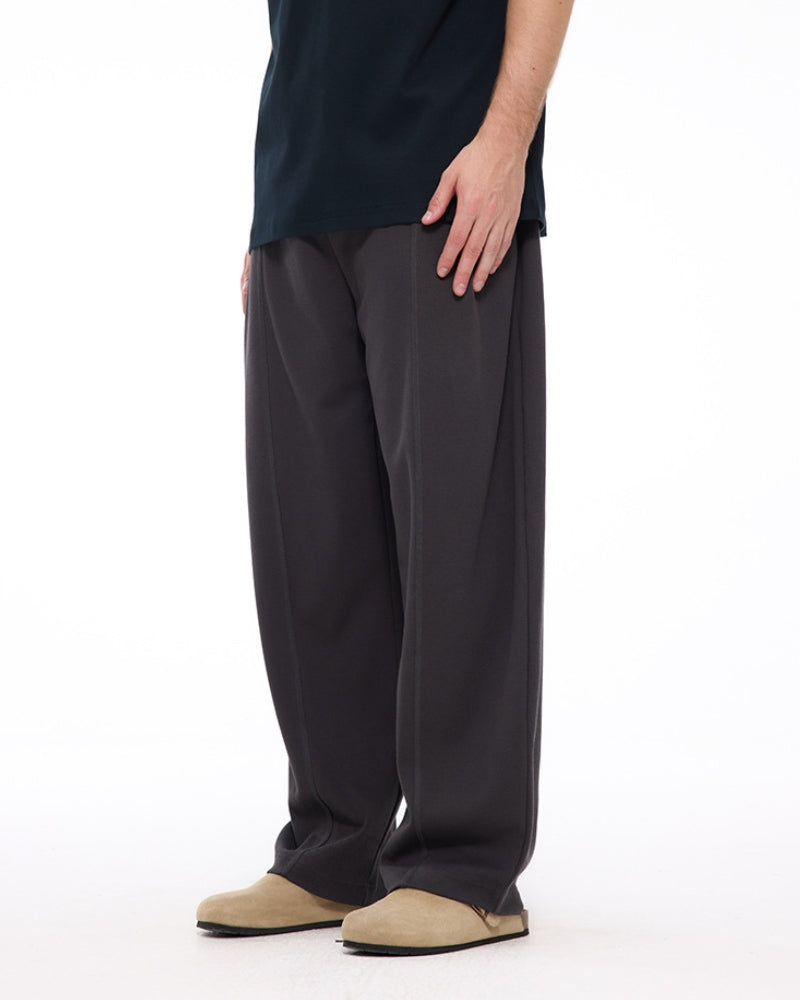 Wide Jogger with Belt Lock Closure