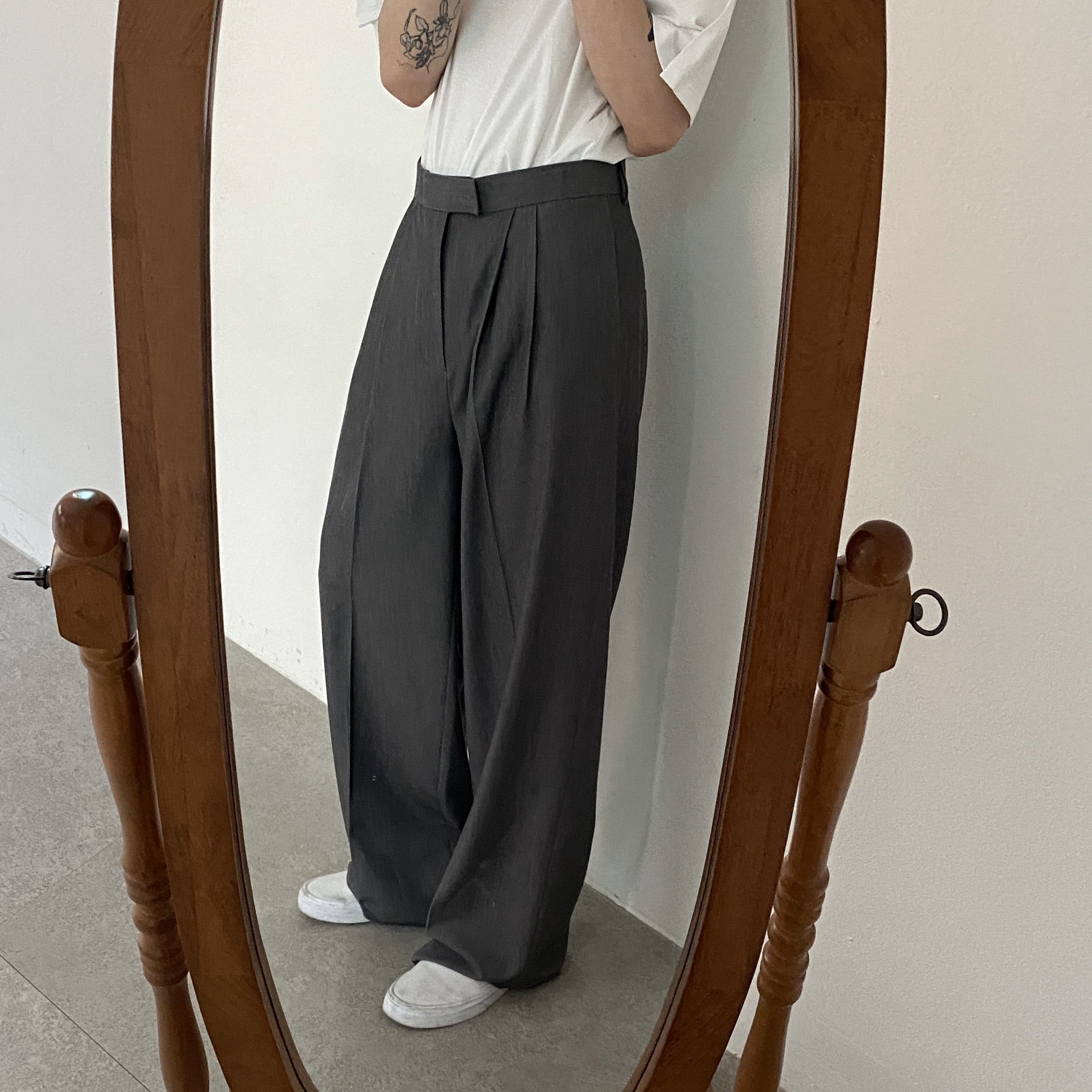 Plicated Detail Wide Leg Trousers